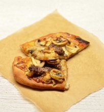 Pica su marinuota jautiena ir bananais