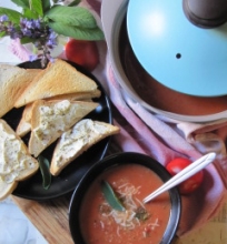 Skanioji keptų pomidorų sriuba su kokosų pienu