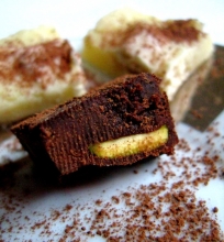 Saldi pasaka: juodojo ir baltojo šokolado saldainiai (fudge)