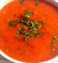 Keptų pomidorų ir raudonų paprikų sriuba