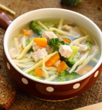 Dietinė vištienos sriuba su brokoliais