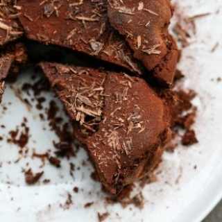 Šokoladinis pyragas su burnočio miltais