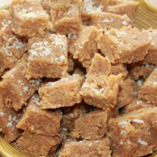 Beson Laddu – indiški žirnių miltų saldainiai
