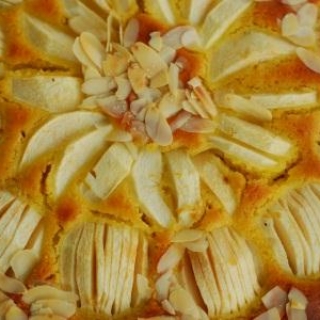 Migdolinis obuolių ir medaus pyragas