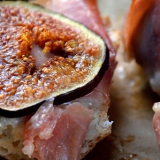 Figų – gorgonzolos – kumpio sumuštinukai