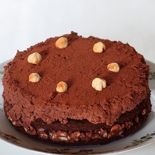Pieniško šokolado muso tortas su lazdyno riešutų traškučiu