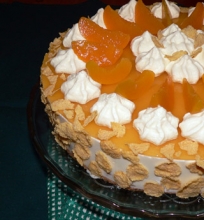 Jogurtinis tortas su persikais
