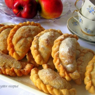 Samosa-indiški pyragėliai su obuoliais