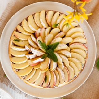 Sūrio pyragas su keptais obuoliais
