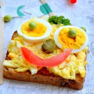 Linksmieji sumuštiniai su sūriu ir kiaušiniais