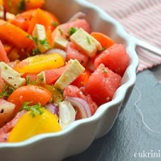 Arbūzų, pomidorų ir fetos salotos