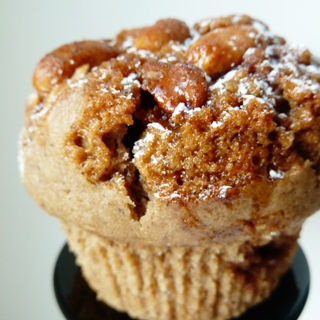 Cinamoniniai muffin’ai su kavos bei obuolių įdaru