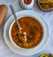 Avinžirnių, lęšių ir perlinių kruopų sriuba