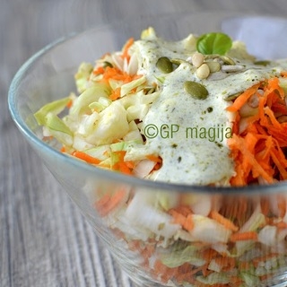 Kopūstų ir morkų salotos