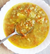 Žirnių ir perlinių kruopų sriuba