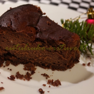 Šokoladinis varškės tortas su žemės riešutų sviestu