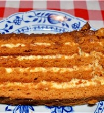 Karamelinis medaus tortas su apelsininiu kremu