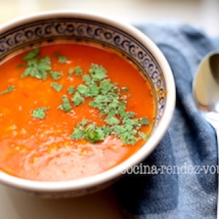 Keptų pomidorų su paprikomis sriuba