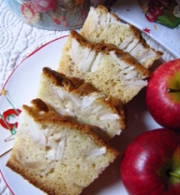 Kondensuoto pieno pyragas su obuoliais