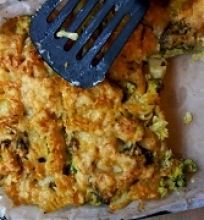 Brokolių ir makaronų apkepas su sūriu