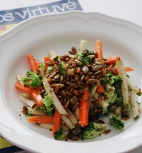 Brokolių, morkų ir kriaušų salotos