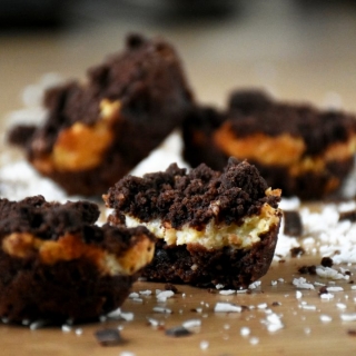 Šokoladiniai sausainiai su kokosų kremu