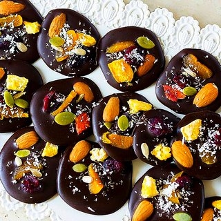 Naminiai saldainiai – Juodojo šokolado lašeliai