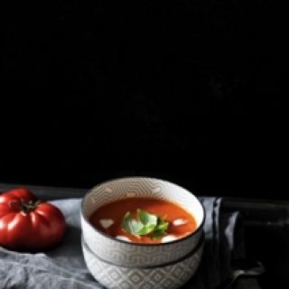 Šviežių pomidorų sriuba su kokosų pienu