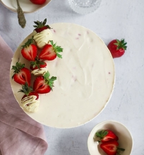 Nekeptas jogurtinis maskarponės tortas