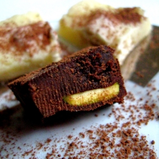 Saldi pasaka: juodojo ir baltojo šokolado saldainiai (fudge)