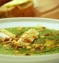 Trinta brokolių sriuba su sūriu ir migdolais