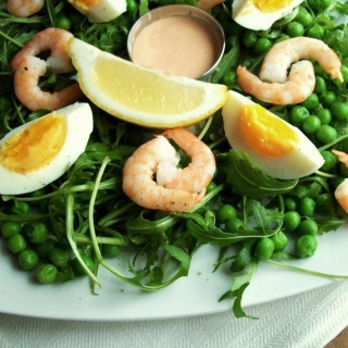 Žaliosios salotos su krevetėmis