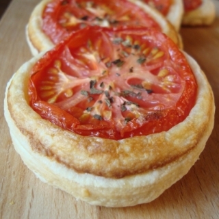 Pyragėliai su pomidorais