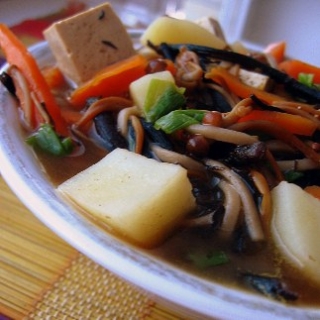 Tiršta miso sriuba su enoki grybais, hijiki jūržole ir tofu