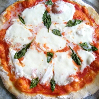 Tikra neapolietiška pica “Margherita”