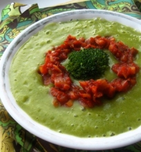 Trinta brokolių sriuba su pikantišku pomidorų padažu