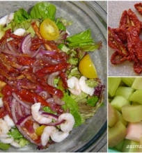 Salotos su džiovintais pomidorais ir rabarbarų padažu