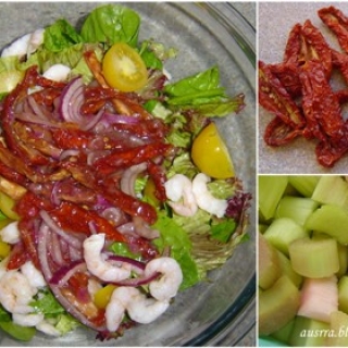 Salotos su džiovintais pomidorais ir rabarbarų padažu