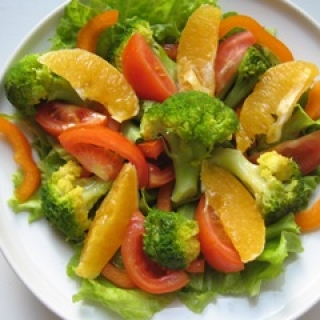 Salotos su brokoliais ir apelsinais