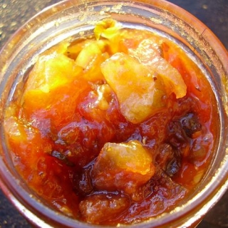 Pomidorų-obuolių čatnis (chutney)