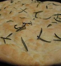 Itališka duonelė su rozmarinu – foccacia