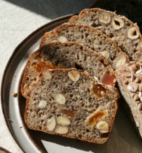 Vaisių ir riešutų duonelė