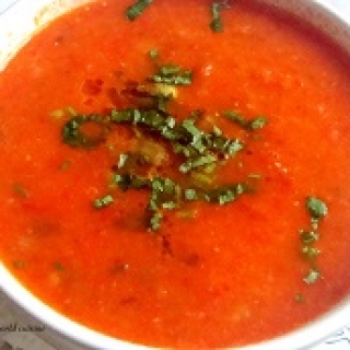 Keptų pomidorų ir raudonų paprikų sriuba
