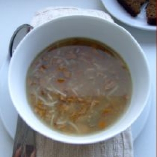 Voveraičių sriuba su imbieru ir smulkiais makaronais