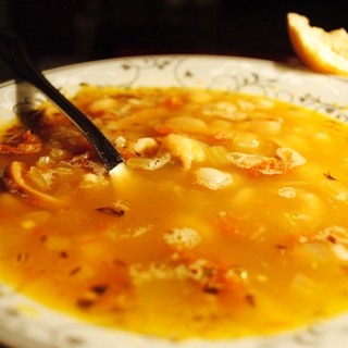 Pupelių ir džiovintų pomidorų sriuba