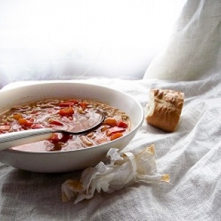 Tiršta daržovių sriuba su pupelėmis ir perlinėmis kruopomis