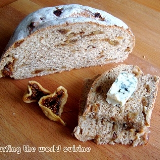 Duona su grūstais pipirais ir figom