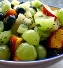 Laimo ir medaus skonio vaisių salotos
