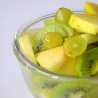 Žalios vaisių salotos