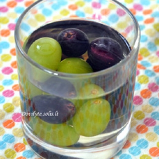 Putojančio vyno želė su vynuogėmis